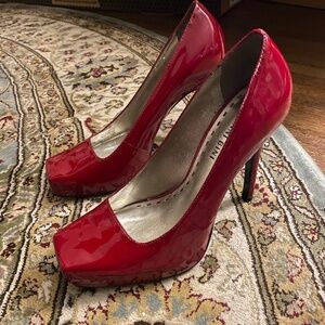 GIANNI BINI Candy Apple Red LEATHER Valentines Heels - Like New - Size 7.5